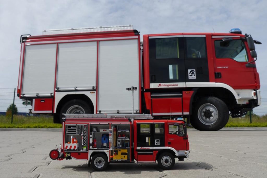 Schlingmann Feuerwehrauto und Modell von Revell